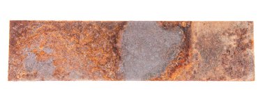 Beyaz arka plan üzerinde izole paslı metal plaka