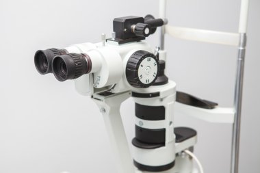 Refraktometre bir göz doktoruna ofiste