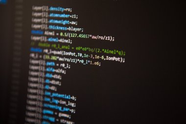programlama kodu üstünde belgili tanımlık perde. Bakış açısı. Fi sığ derinliği