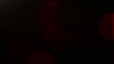 Çelenk kırmızı yanıp sönen ışıklar. bulanık bokeh