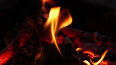 parlak alev ateş. Yanan ateşi
