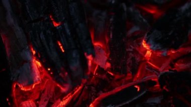 Yanan kömürlerin. yakın çekim