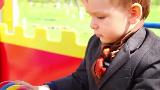 Little Boy Playing With An Abacus. Children's park — Stock Video