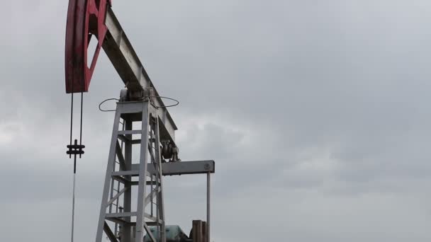 Parte della pompa dell'olio di lavoro. Primo piano — Video Stock