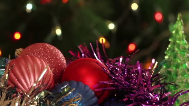 Christmas balls and fir tree with garland flashing. Background — Stock Video