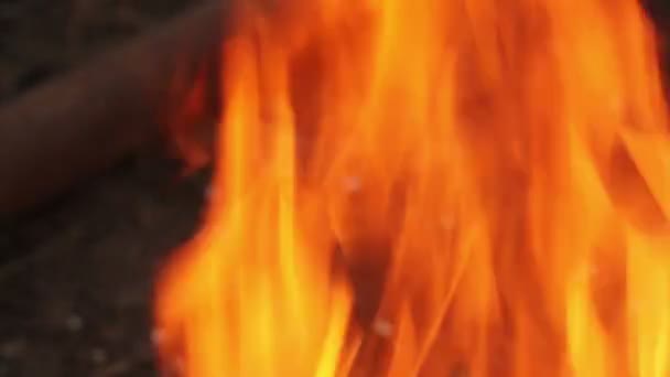 flammes orange. feu brûlant 