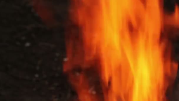 flammes orange. feu brûlant 