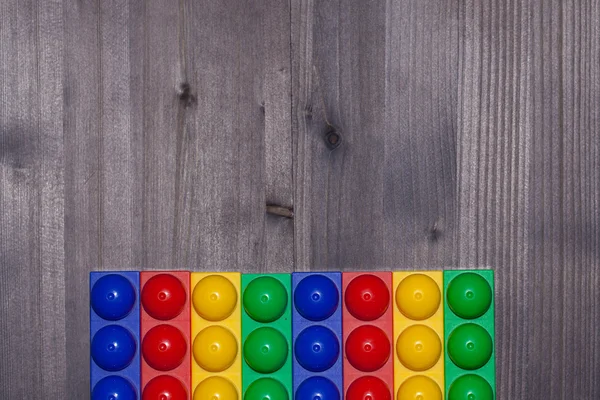 Los detalles del diseñador infantil sobre el suelo de madera — Foto de Stock