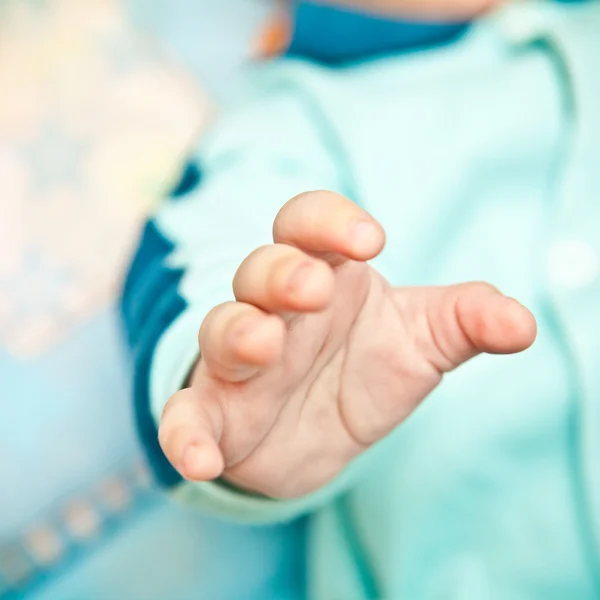 Baby hand closeup, shallow depth of field — Stock Photo, Image