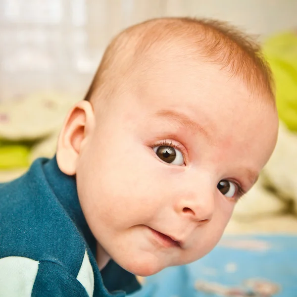 Portrait of a baby looking at the camera — Stock Photo, Image