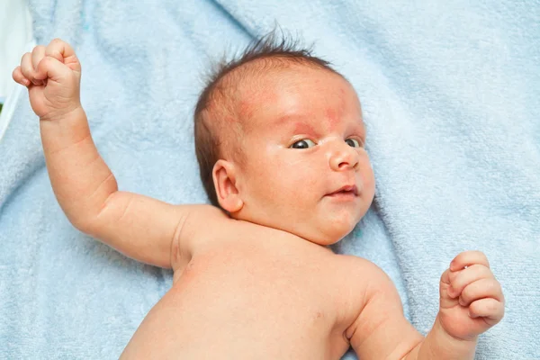 タオルで赤ちゃん — ストック写真