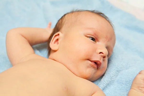 Baby with towel — Stock Photo, Image