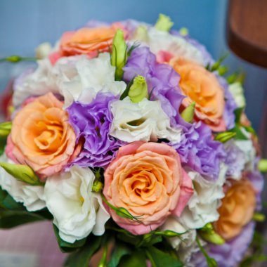 Gelin gül buketi kapatmak kadar sığ derinlik-in tarla