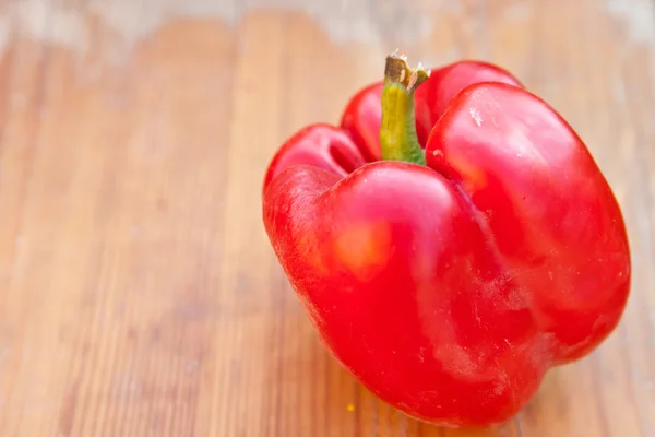 Red pepper on a wooden background, shallow depth of field — Stock Photo, Image