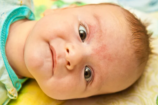 Baby with towel — Stock Photo, Image