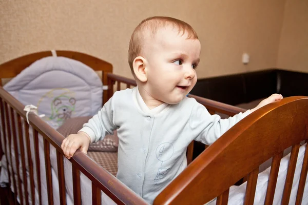 Child standing in the crib — Stock Photo, Image