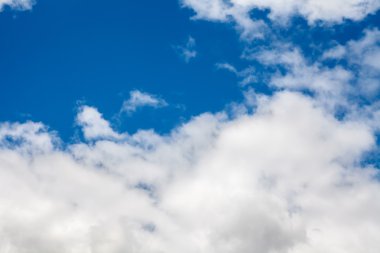 Mavi gökyüzü arka plan, kötü hava üzerinde Cumulus bulutları