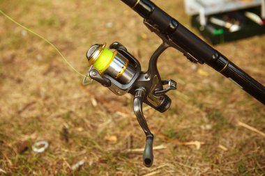 açık havada yem yakın çekim, reel