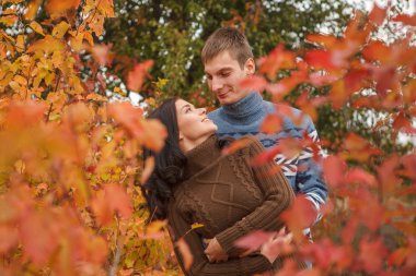 seven çift belgili tanımlık açık havada bir parkın içinde