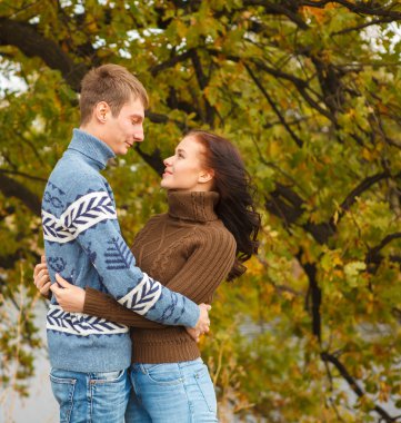 seven çift belgili tanımlık açık havada bir parkın içinde
