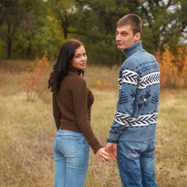 park açık havada yürümek çift