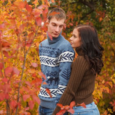 seven çift belgili tanımlık açık havada bir parkın içinde