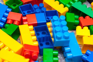 plastik çocuk Tasarımcısı küpleri, seçici odak