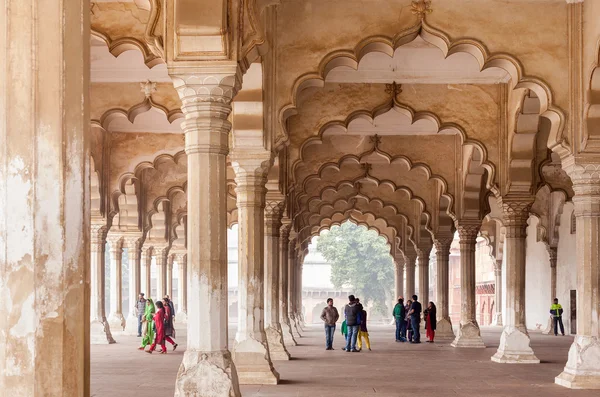 Tourists at Diwan-I-Am in Agra Fort, India — Stock Photo, Image