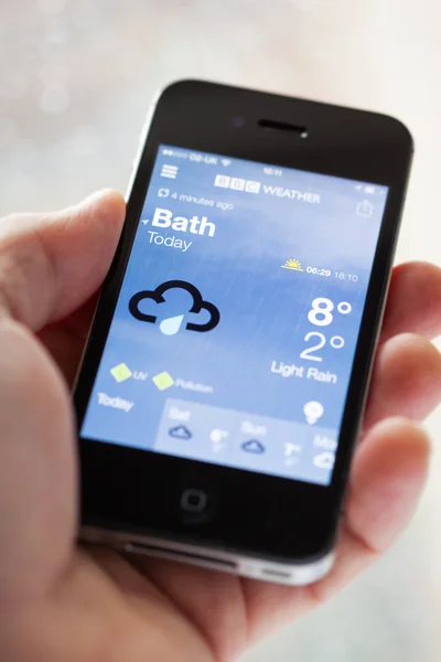 BBC Weather App em um iPhone — Fotografia de Stock
