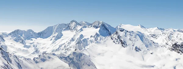 Vista panoramica sulle montagne alpine — Foto Stock