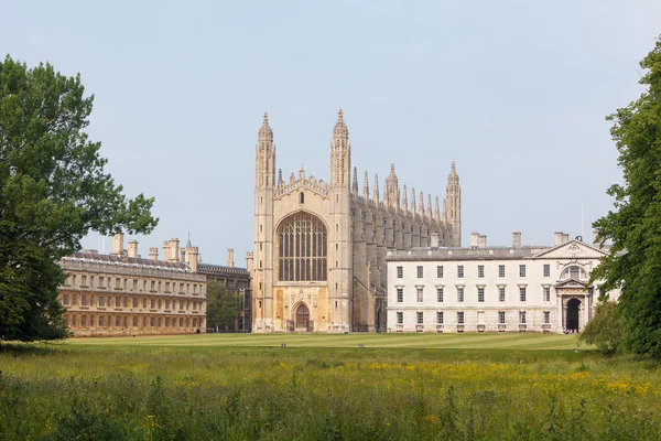 Edifícios da Universidade de Cambridge vistos da parte de trás do Ri — Fotografia de Stock