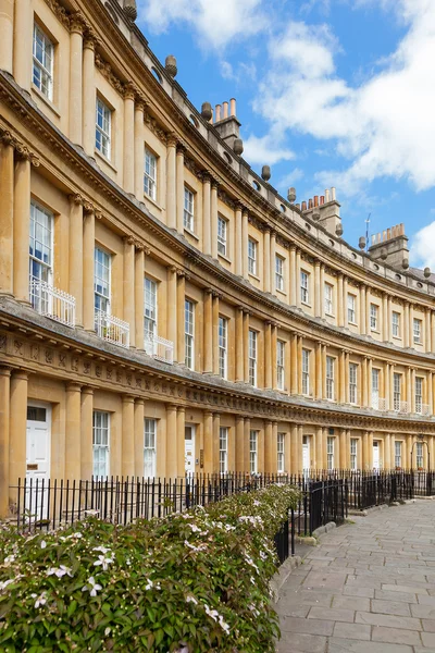 Fila de casas georgianas no circo em Bath, Inglaterra — Fotografia de Stock