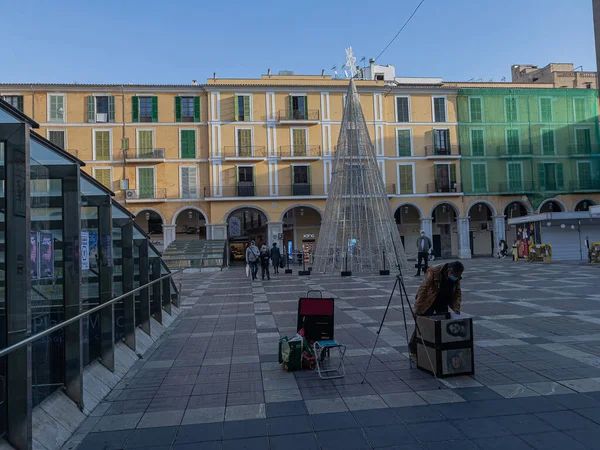 성탄절 기간 동안의 팔마데 말로 르 카 사막 광장 (Palma de Mallorca) 시장 Covid-19 전염병으로 — 스톡 사진