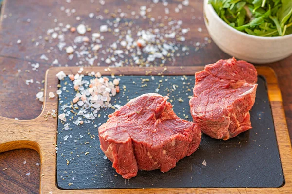 Lomo de ternera alimentado con hierba de Hereford crudo — Foto de Stock