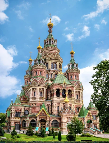 Catedral dos Santos Pedro e Paulo em Petergof, São Petersburgo — Fotografia de Stock