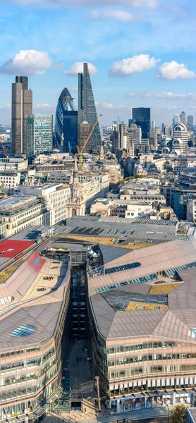 Die Stadt London von der St. Paul Kathedrale aus gesehen — Stockfoto