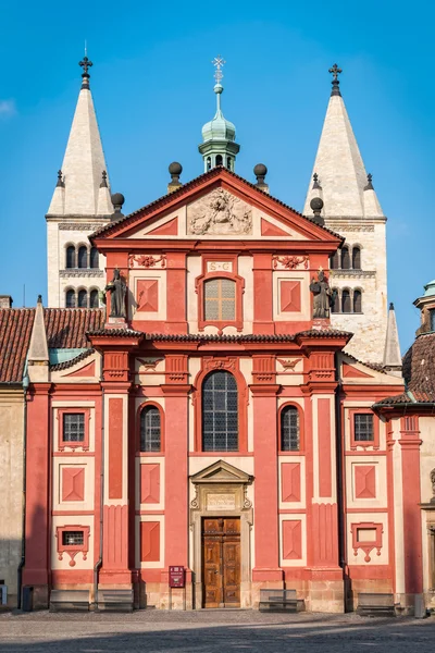 St. george's Basiliek in Praag — Stockfoto