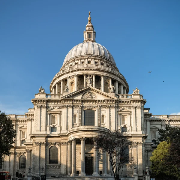 Södra fasaden på St Paul's cathedral — Stockfoto