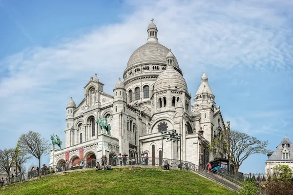 Basílica del Sagrado Corazón (Sacre-Coeur) en Montmartre, París — Foto de Stock