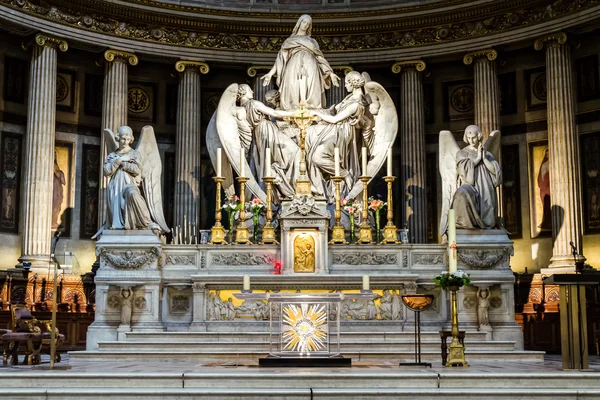 Altare La Madeleine, Paris grubunda Heykel Sergisi