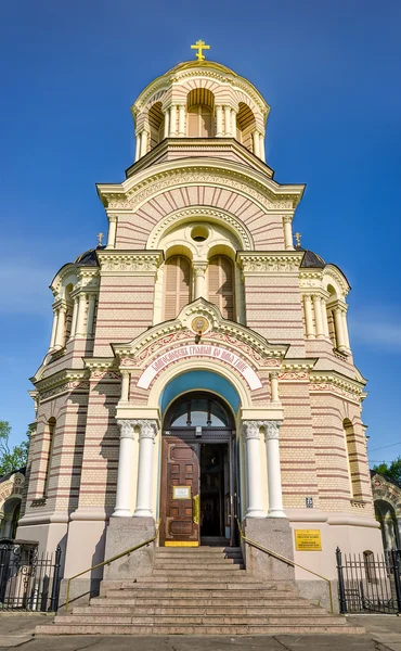 Klokkentoren van Russische orthodoxe kathedraal van de geboorte van Chris — Stockfoto