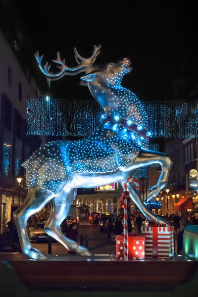 Decorazione natalizia con renne d'argento a Covent Garden, Londra — Foto Stock