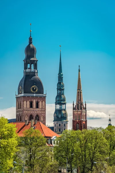 Weergave van Riga torens met kopie ruimte in heldere hemel — Stockfoto