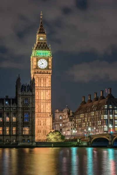 Pałac westminster w Londynie w nocy — Zdjęcie stockowe