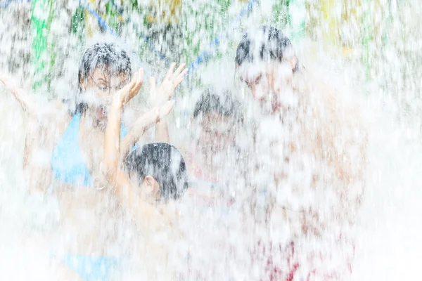 Mother Father Son Daughter Child Family at Water Park — Stock Photo, Image
