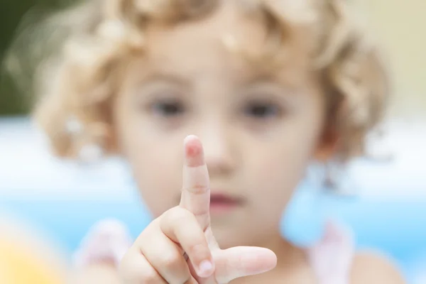 Femme fille enfant toucher choisir pointage — Photo
