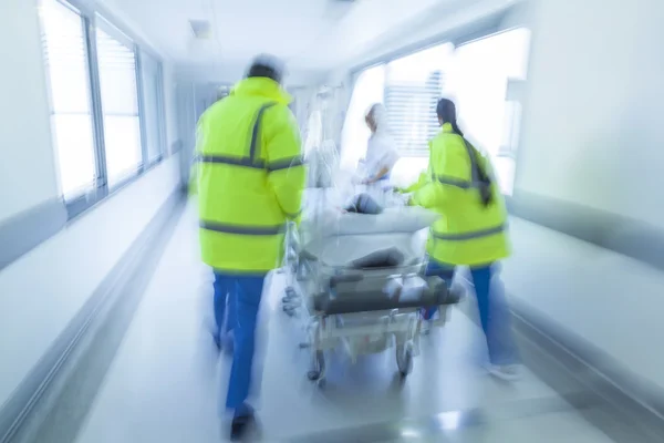 Motion Blur brancard Gurney kind patiënt ziekenhuis noodtoestand — Stockfoto