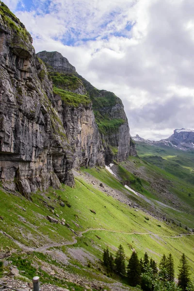 瑞士的高山景观 在Schwyz州Muotathal村附近被击毙 图库图片