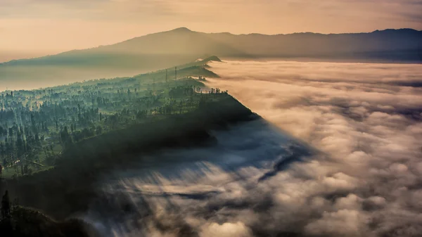 Edge of the Bromo caldera into the fog — Stock Photo, Image