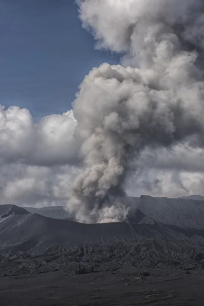 Actividad en el Monte Bromo Imagen De Stock